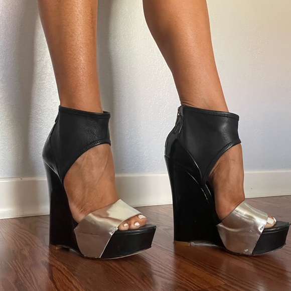 Alejandro Ingelmo Black & Silver Platform Heels - Picture 2 of 6